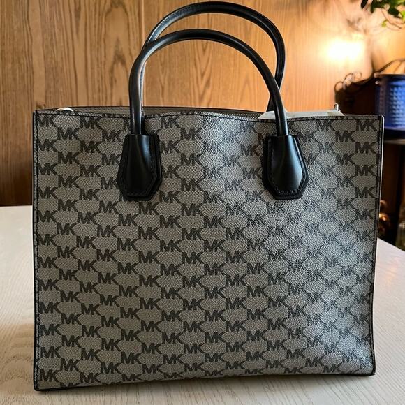 Michael Kors Mercer Heritage Signature Convertible Tote Handbag New Without Tags - Picture 4 of 12